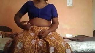 Desi Aunty expand her pussy to fucked to haradcore 